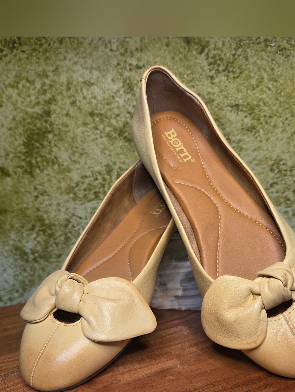 Born "Anah" Women's Tan/Pale Yellow Leather Bow Ballet Flats Sz 6